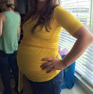 Yellow maternity v-neck wrap-tie top! 😍